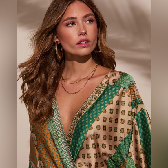 NWT VICI Palm Canyon Satin Tie Waist Romper - Picture 5 of 6